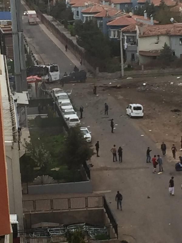 Diyarbakır’da polise bombalı saldırı